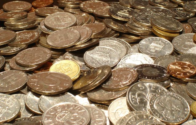 Hombre paga sus impuestos con 725 kilos de monedas