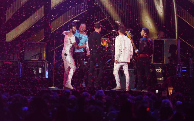 The Chainsmokers lanzan sencillo con Coldplay