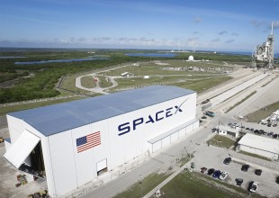 SpaceX promete llevar a dos personas al espacio