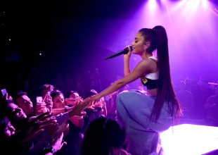 Ariana Grande se lleva un susto en concierto por un fan