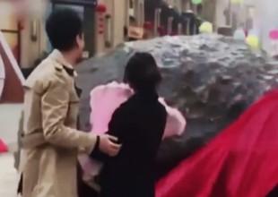 Un chino le propuso matrimonio a su novia con un meteorito de 33 toneladas