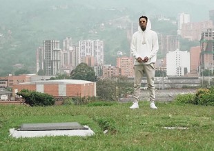 Wiz Khalifa llevo flores a la tumba de Pablo Escobar