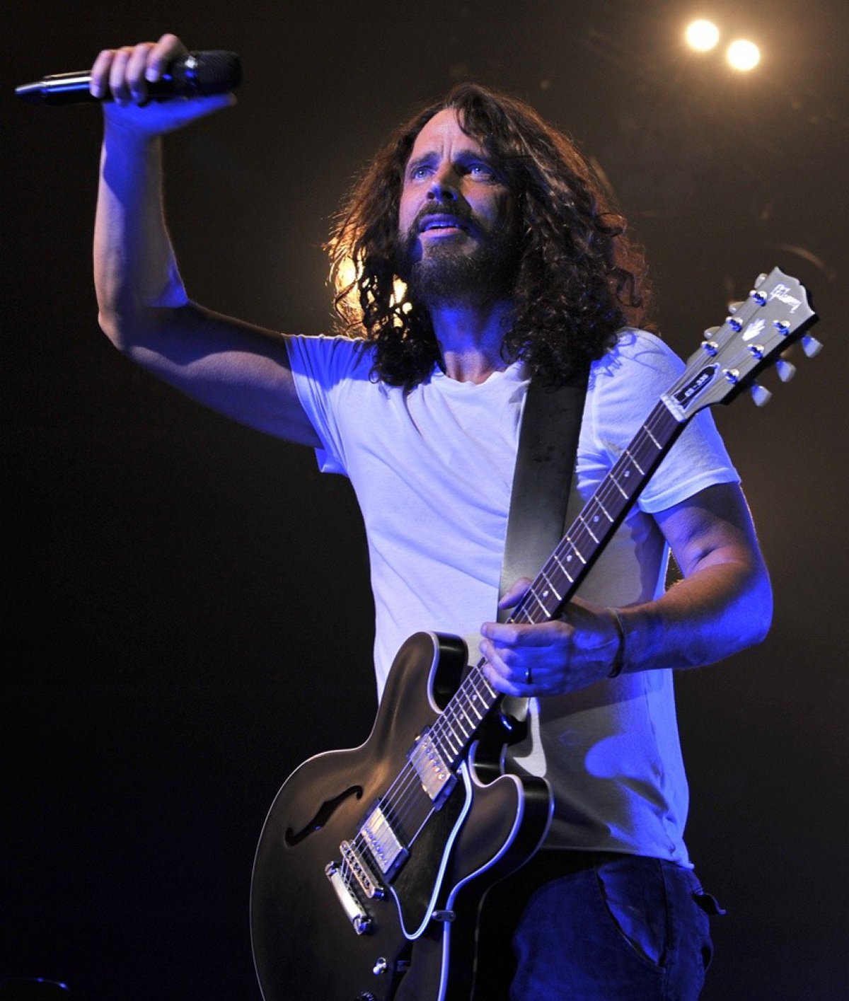 Chris cornell. Chris Cornell Soundgarden. Soundgarden солист. Soundgarden гитарист.