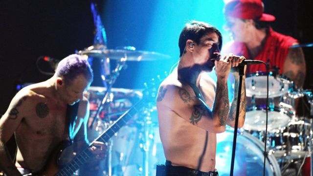 Red Hot Chili Peppers rinde el primer homenaje a Chris Cornell