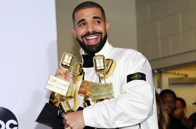 Drake rompe récord en los Billboard
