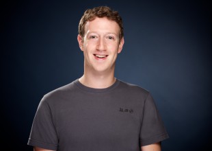 Zuckerberg regresa a Harvard para cumplir promesa a su madre
