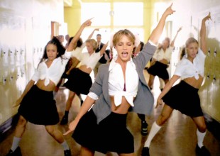 Britney Spears vuelve a ser la sexy colegiala