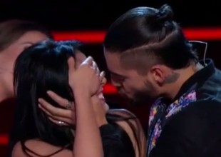 Maluma besa en la boca a concursante de "La Voz"