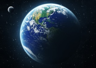 YouTuber afirma ante astronauta que La Tierra es plana