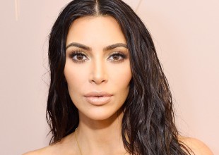 Kim Kardashian desnuda y llena de brillo