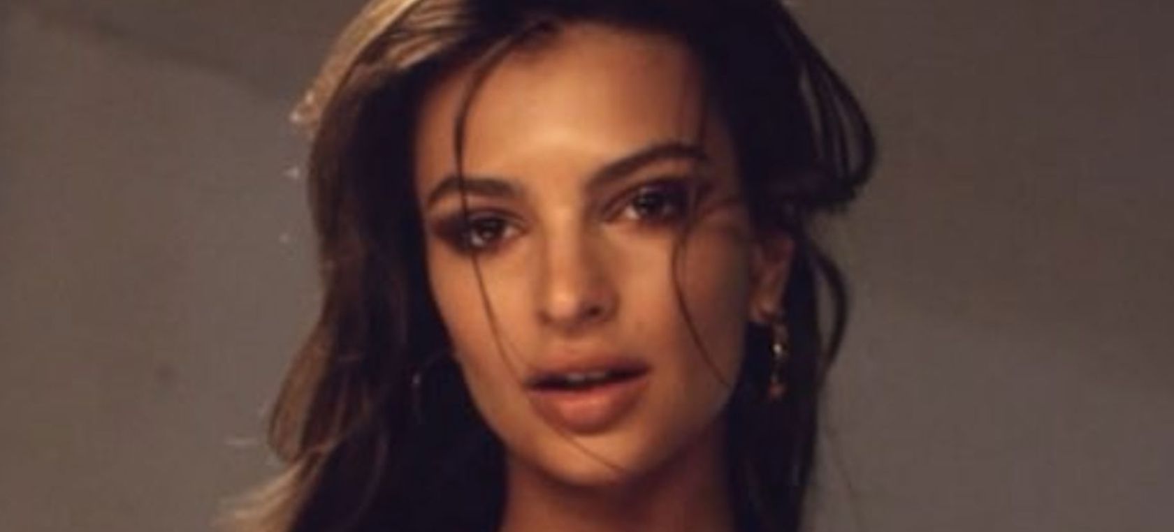 Instagram Emily Ratajkowski Y El Video Ms Hot En La Que La Hemos