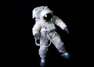 Este traje espacial llevará a los astronautas de vuelta a casa en caso de emergencia