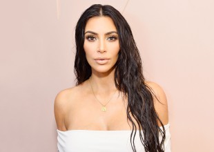 Kim Kardashian bebe leche únicamente en ropa interior