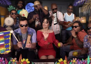 Interpretan "Havana" con instrumentos de juguete
