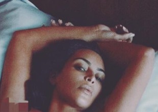 Kim Kardashian sorprende con provocativa foto en la cama