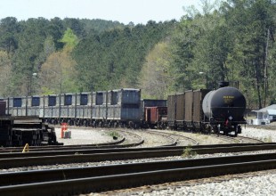En un pueblo de Alabama se quejan de un tren que tiene deshechos de Nueva York