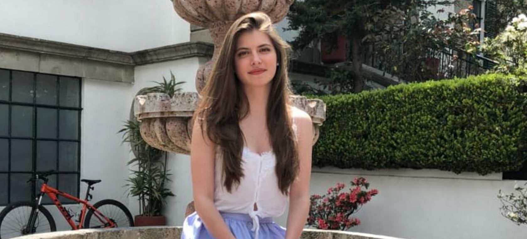 Instagram: "Carita de Ángel" seduce las redes en traje de 