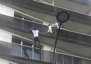 Le dicen el hombre araña y salvó a un niño de caer de un edificio de 20 pisos