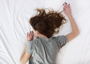 La posición al dormir es la razón por la que no descansas bien