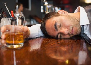 ¿Cómo beber cerveza y mantener la sobriedad?