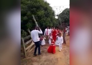 Se está haciendo viral por la manera en la que llegó a su boda