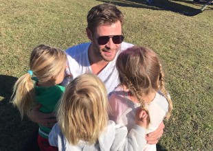 Chris Hemsworth se burla de terrible caída de sus hijos