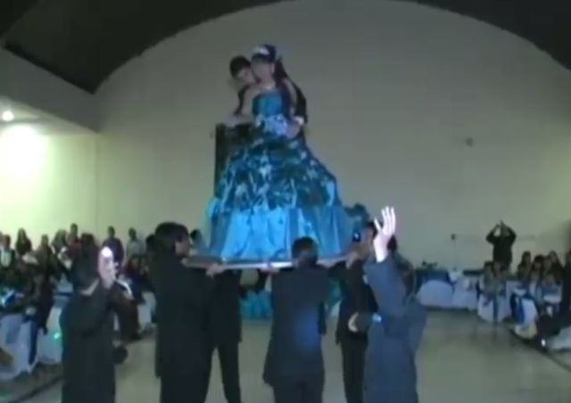 Quinceañera enseña todito con caída | y Belleza LOS40 México