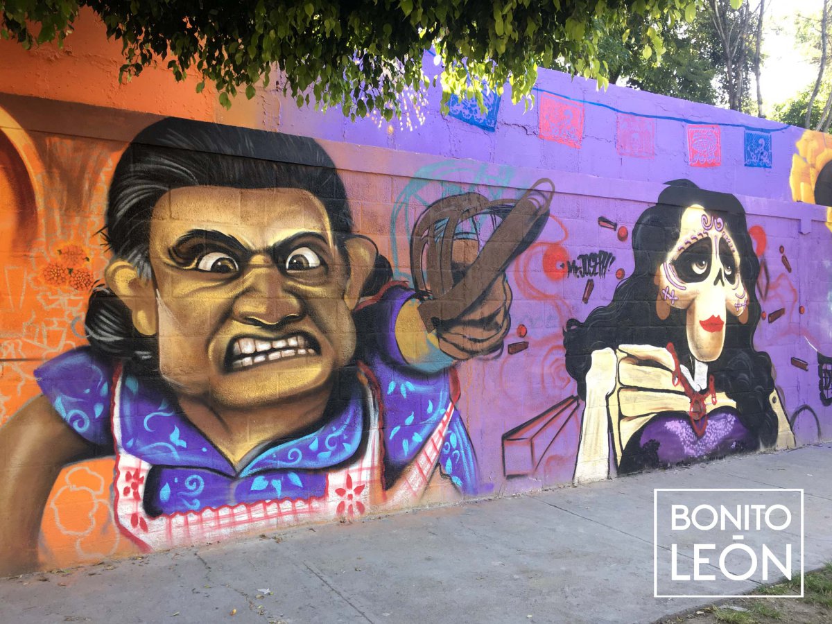 Adornan cementerio en México con hermosos murales inspirados en la película "Coco"