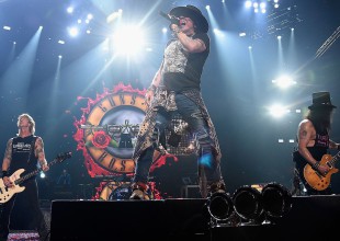 Miembros de Guns N' Roses ven 'Bohemian Rhapsody' en cine de México