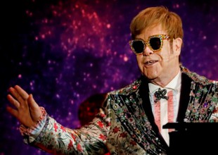 ¡Elton John la rompe con este video!