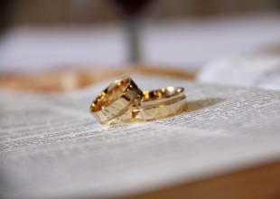 El anillo de compromiso que hará que nunca se te pierda... ni la pareja