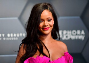 Rihanna modela su colección de lencería para San Valentín