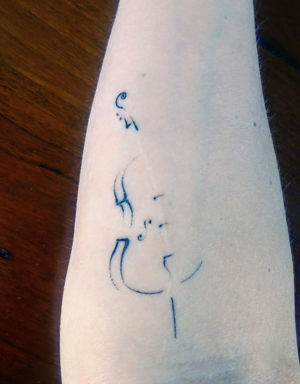 Personas que cubrieron sus cicatrices y marcas de nacimiento con divertidos tatuajes