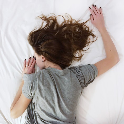 Las mujeres necesitan dormir más porque su cerebro trabaja más