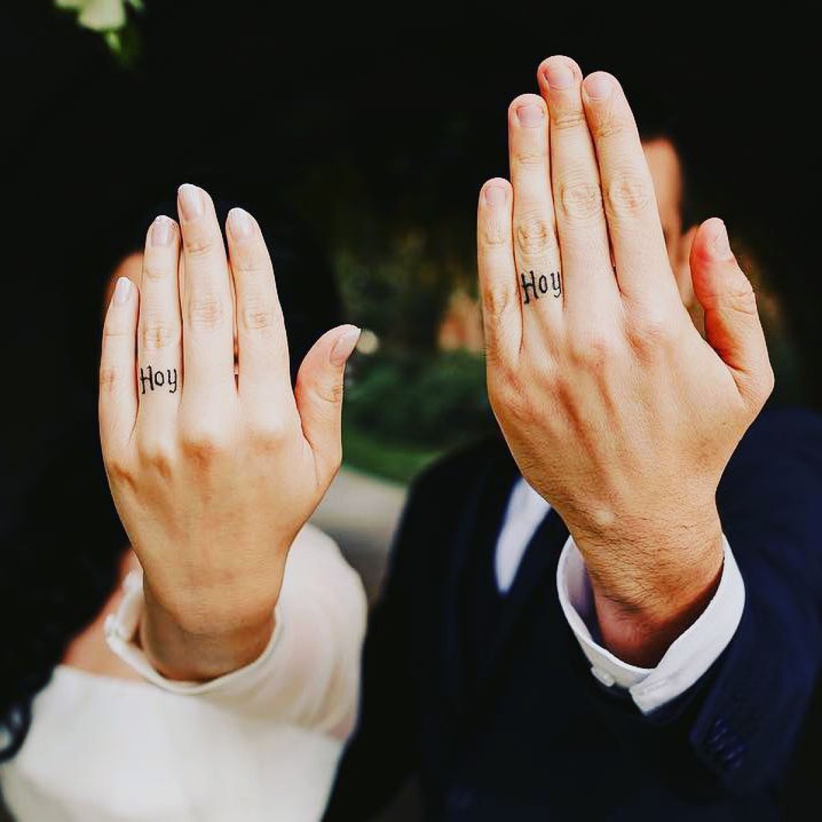 Обручальные кольца татуировки на пальцах фото