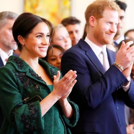 El príncipe Harry y Meghan Markle presentan a su pequeño bebé real