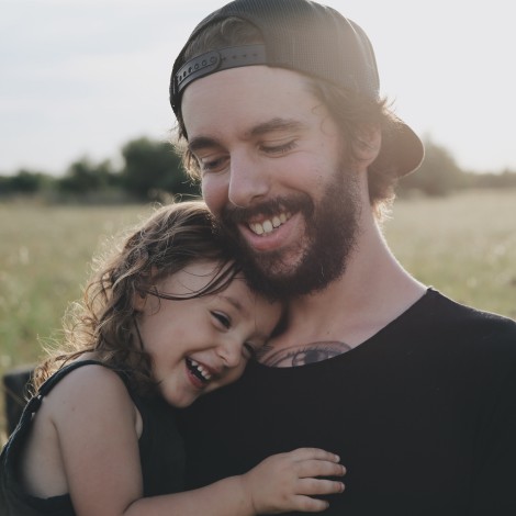 Las hijas son más exitosas si los papás hacen esto en casa