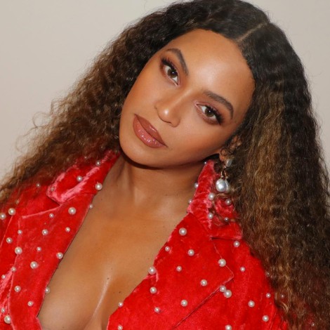 Beyoncé empuja a una mujer por coquetearle a su marido