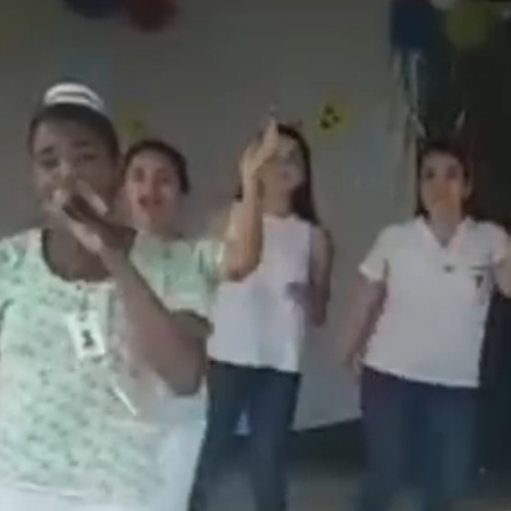 Trabajadoras del IMSS publicitan campaña de vacunación al ritmo de Rosalía