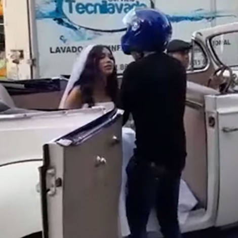 Iba camino a su boda y su ex detuvo el auto para suplicarle que no se casara