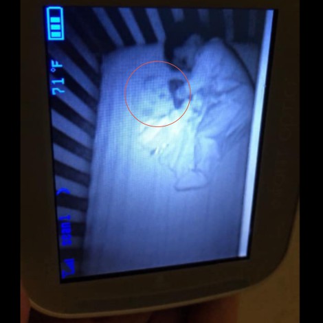 A través de una foto, mujer descubre que a su hijo lo acompañaba un "bebe fantasma"
