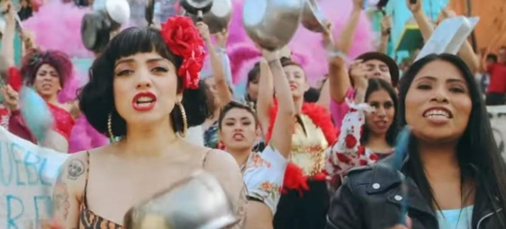 Resultado de imagen para mon laferte y yalitza aparicio