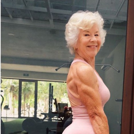 Se viraliza mujer de 73 años con increíble figura fit