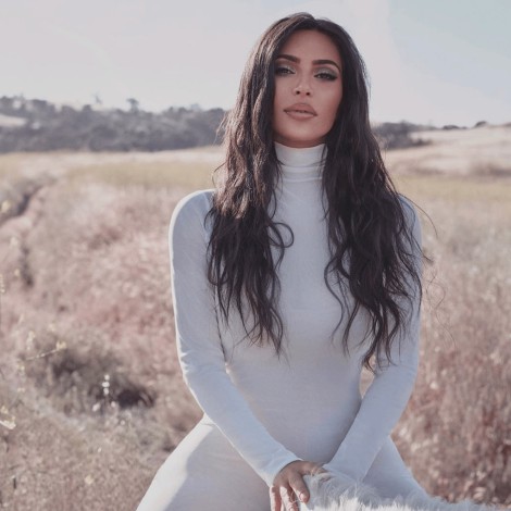 Kim Kardashian es criticada por un detalle en su vestimenta