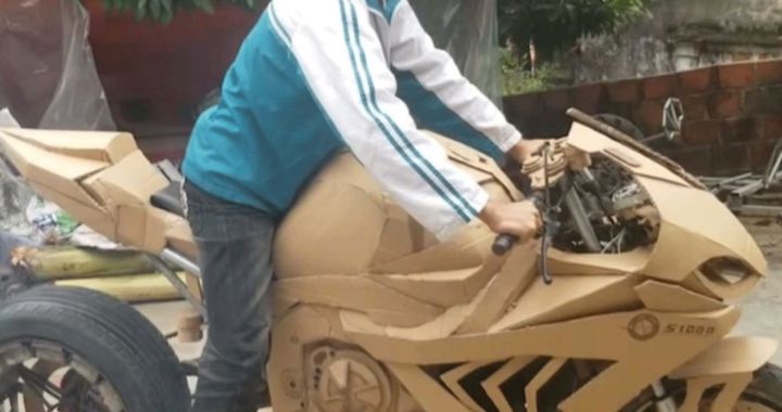 Joven crea réplica de motocicleta con cartón | Actualidad | LOS40 México