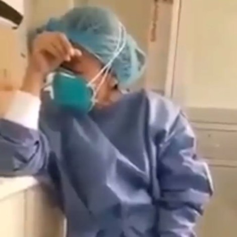Enfermera rompe en llanto al enterarse que tiene Coronavirus