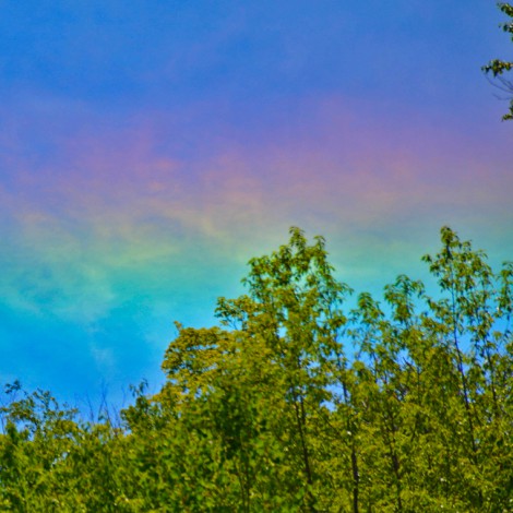 Una fotógrafa capturó un arcoíris horizontal que decoró todo el cielo y es sorprendente