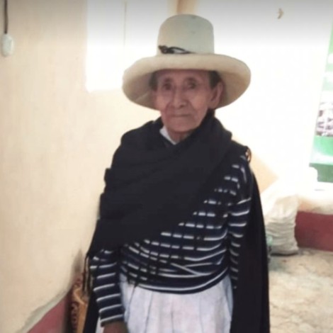 Abuelita campesina comparte de su cosecha para enfermos de COVID-19