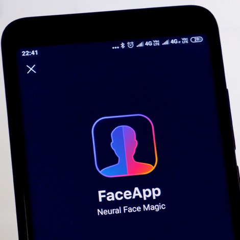 FaceApp: las peligrosas políticas de privacidad en la app con la que “cambias de género”
