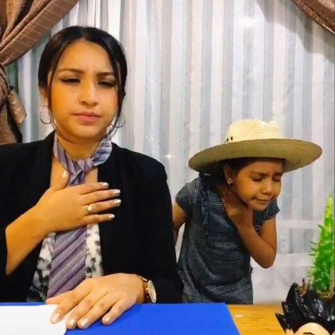 Madre e hija hacen parodia del video viral de Lolita Ayala